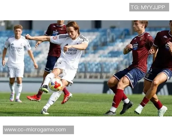 多特等多支球队关注皇马18岁中卫霍安马丁内斯但他预计继续留队