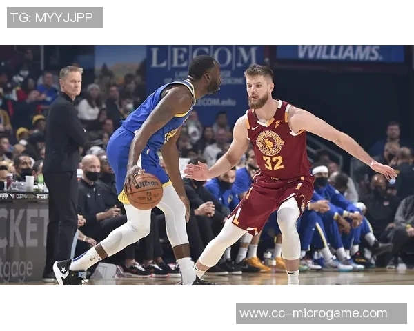 豪泽表现惊艳8投6中三分球5记轻松砍下17分6篮板3助攻 豪泽表现惊艳8投6中三分球5记轻松砍下17分6篮板3助攻